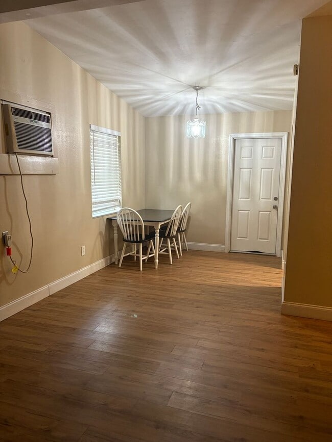 Building Photo - Cute Remodeled Deltona Beauty Call Sheila C 407-687-7900