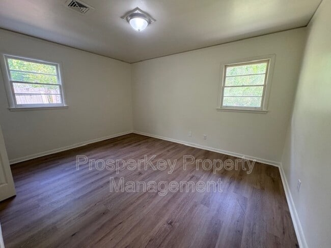 Building Photo - 1437 Beaumont Dr