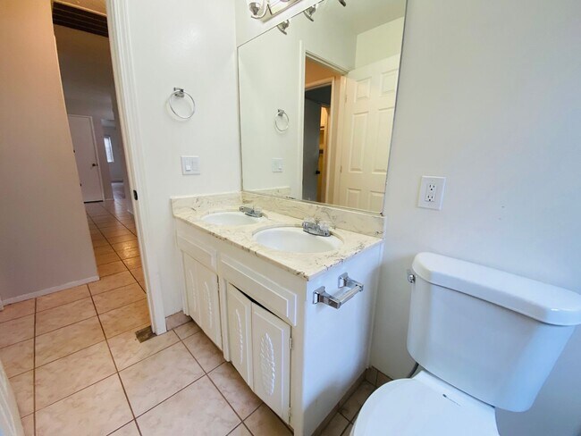 Building Photo - $2,100 Cedar & Bullard, 3 Bedroom Home - N...