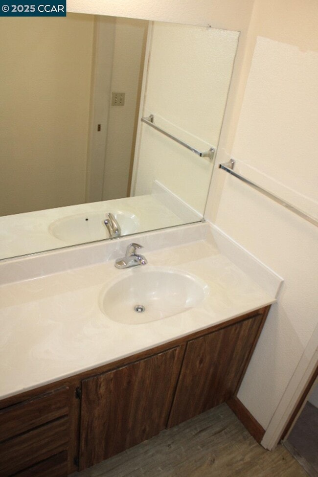 Building Photo - 1000 Evergreen Ter