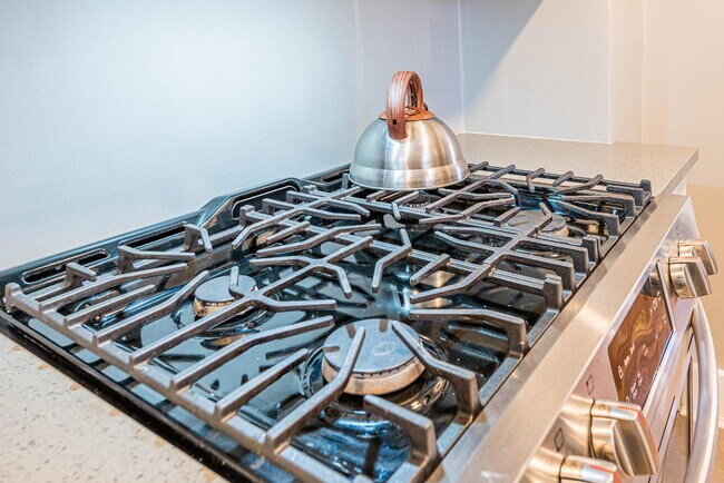 Building Photo - 722 Marquette Ave NW