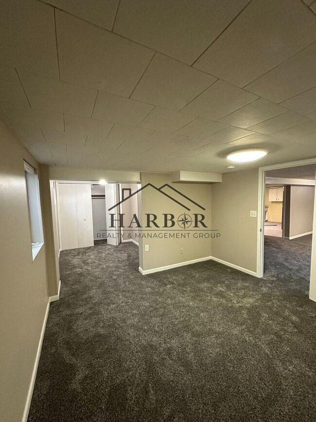 Building Photo - Recently Renovated 3 Bedroom Home!