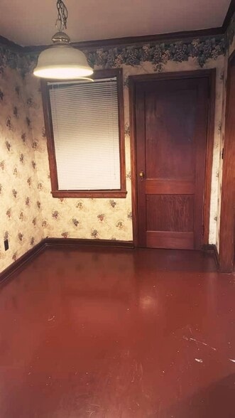 Building Photo - 2076 Midway St