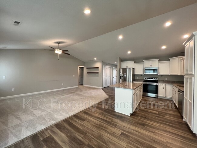 Building Photo - 2307 Redmond Ave