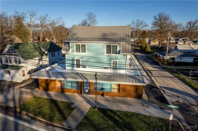 Building Photo - 1104 Main St