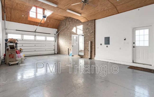 Building Photo - 3705 Westbury Lake Dr