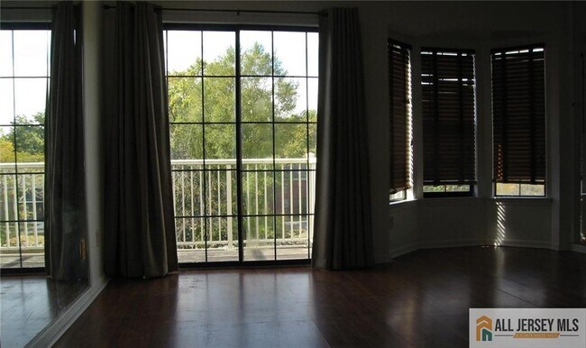 Building Photo - 83 Crosspointe Dr