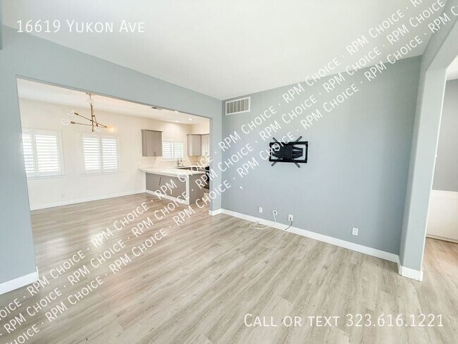 Building Photo - 16619 Yukon Ave