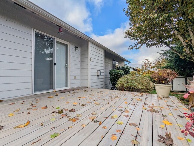 Building Photo - **Move-In Special** Spacious 3 bed, 2 bath...