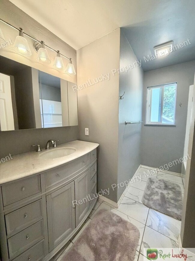 Building Photo - 4901 SW 327th Pl