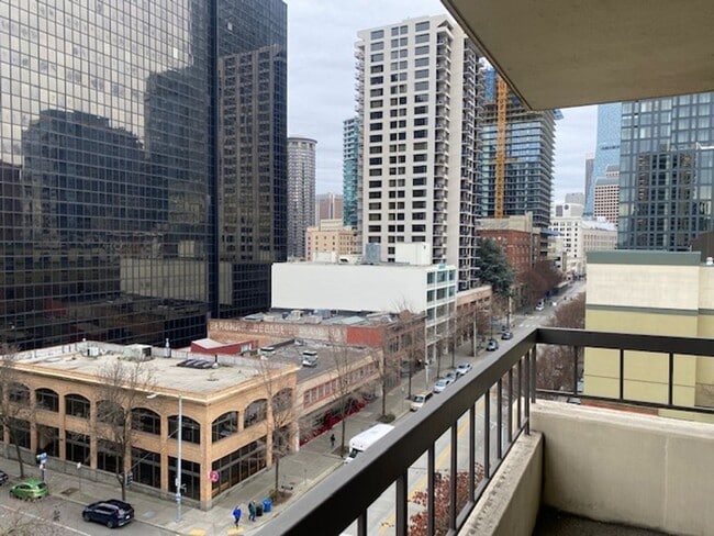 Building Photo - Belltown Condo- Newly renovated one bedroom 9th floor
