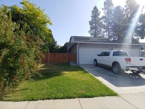 Building Photo - Remodeled Duplex - Midtown CDA