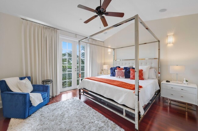 Building Photo - 285 SE 6th Ave