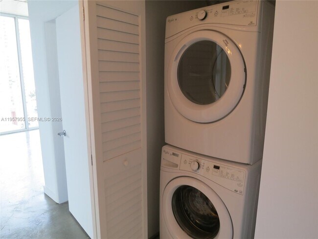 Building Photo - 151 SE 1st St