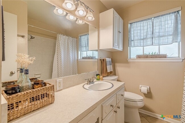 Building Photo - 324 Craddock Ave