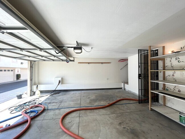 Building Photo - 3 bed, 3 bath located in Ontario, CA!