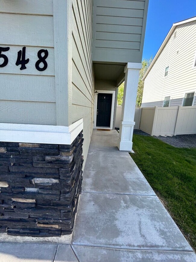 Building Photo - 3 Bedroom plus Loft For Rent! Victory Sout...