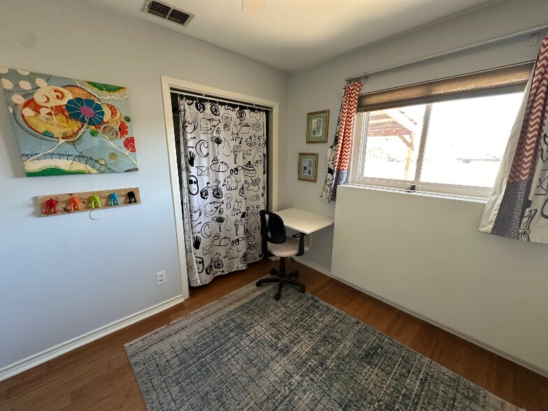 Building Photo - 5915 Cherry Loop