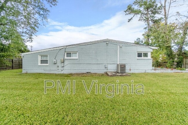 Building Photo - 1021 Mineola Dr