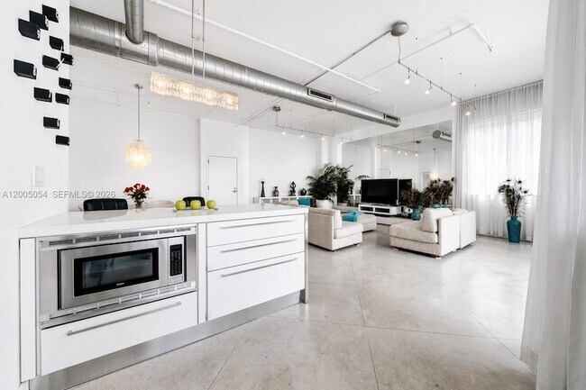 Building Photo - 2001 Biscayne Blvd