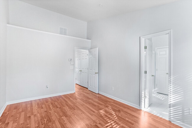 Building Photo - 1814 Dunrobin Dr SE