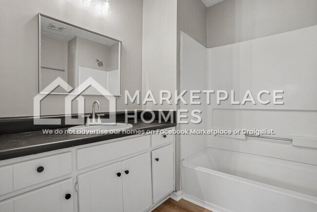 Building Photo - 956 Windwood Ct