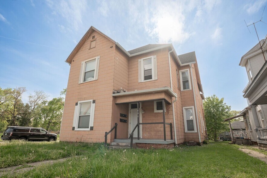 Building Photo - 731 S 7th St