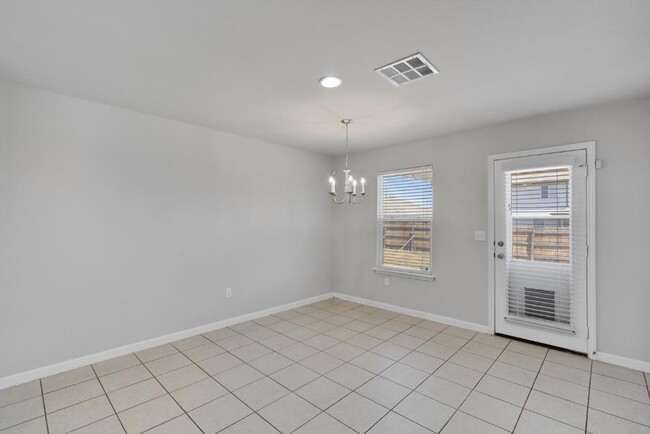 Building Photo - 533 Goddard