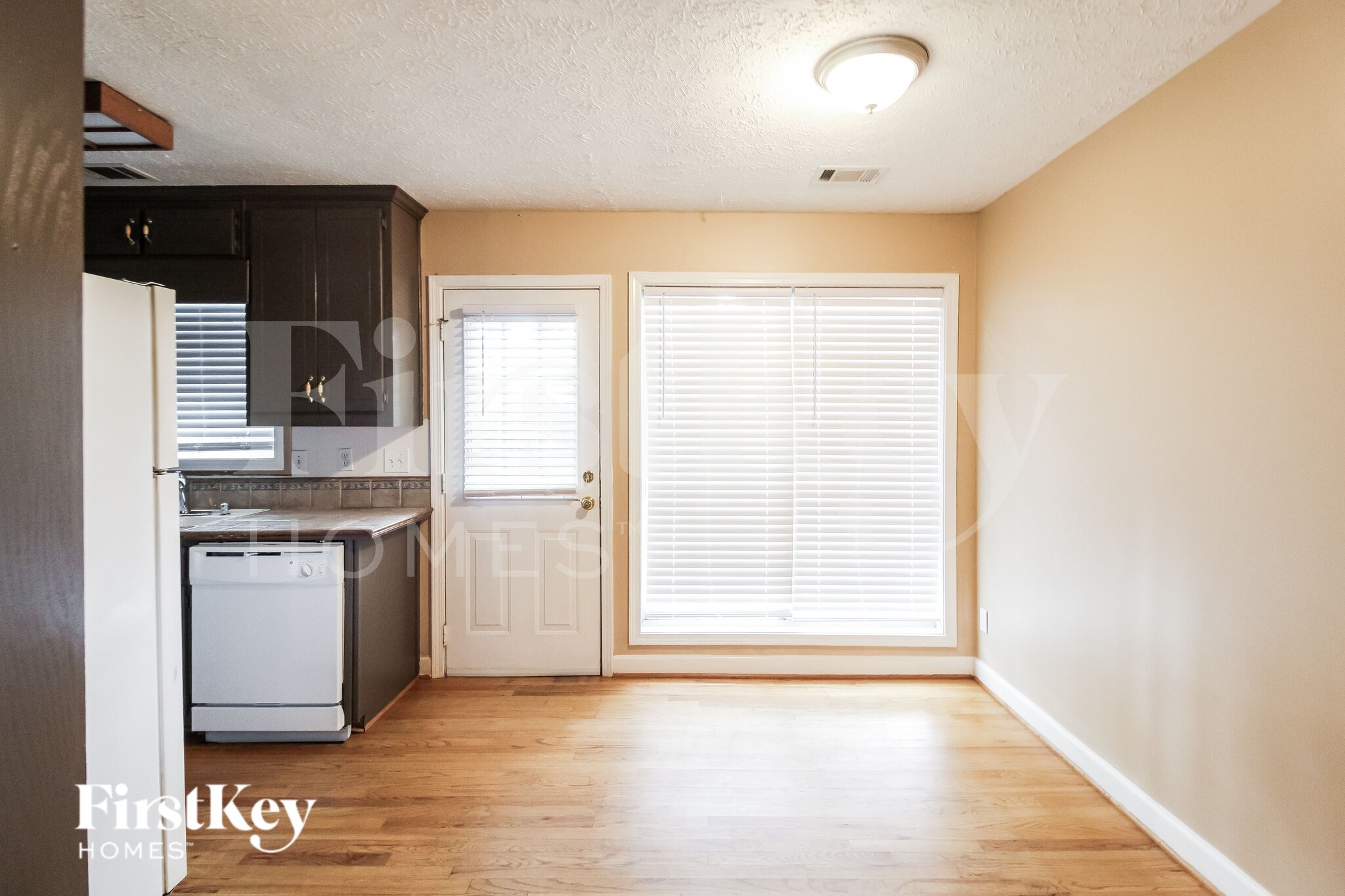 Building Photo - 5082 Memory Ln