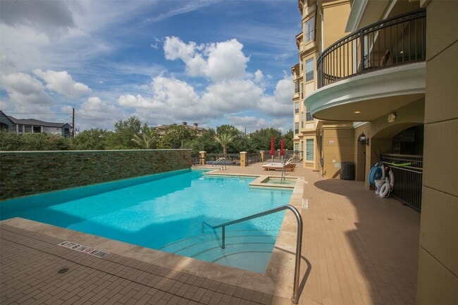 Building Photo - 7575 Kirby Dr