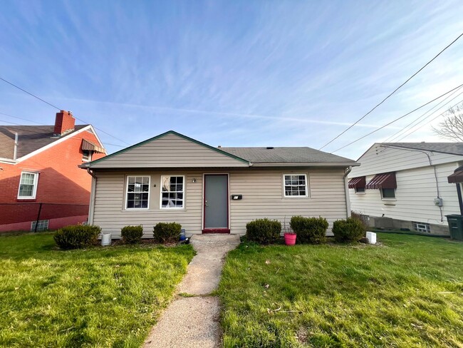 Building Photo - Coraopolis - 2 Bed 2 Bath - Home for Rent!