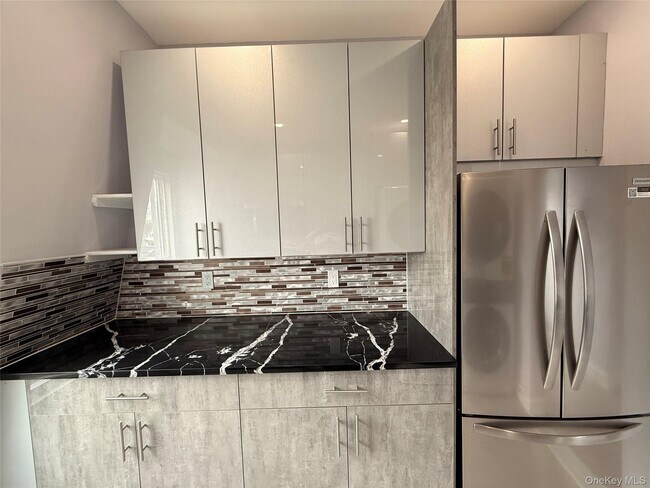 Building Photo - 222 Primrose Ave