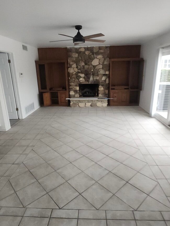 Den - 4565 Almond Ave