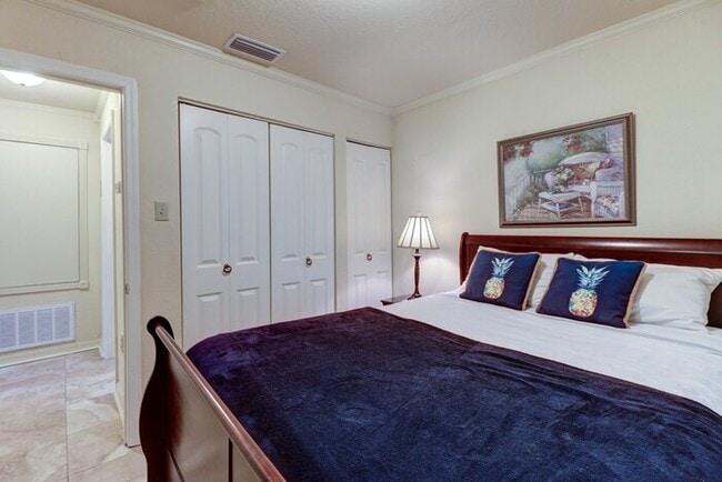 Building Photo - 7911 Flowerfield Dr