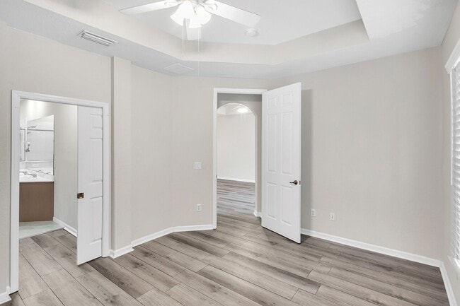 Building Photo - Welcome to this 2 bedroom, 2 bathroom condo in the wonderful community of Palencia.