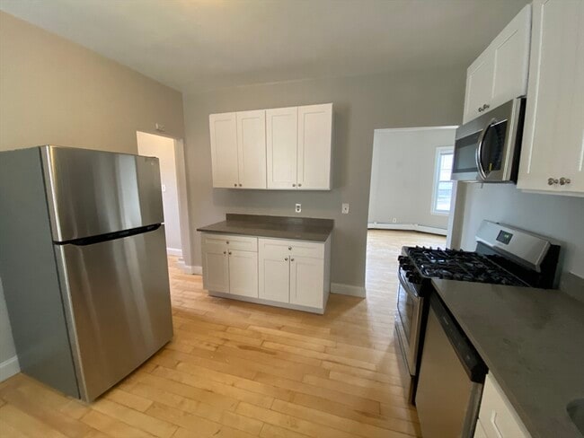 Building Photo - 139 Bowdoin St