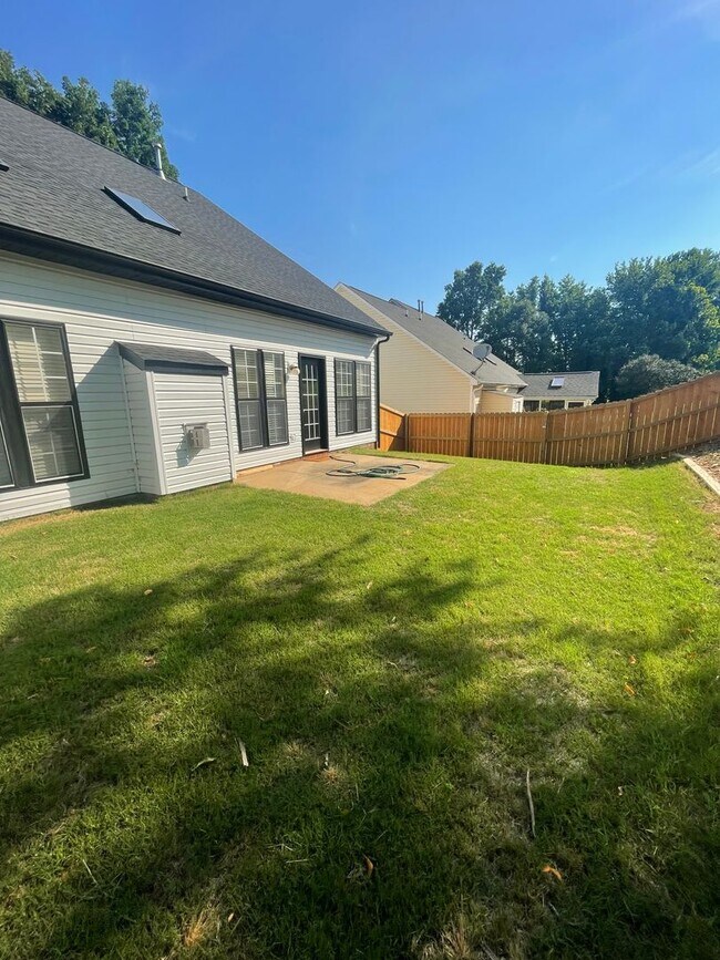 Building Photo - Lovely 3 Bedroom Home in Greer Near Gibb S...