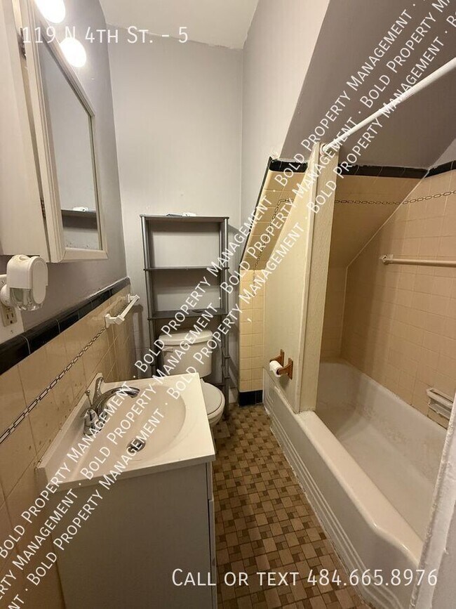 Building Photo - 119 N 4th St