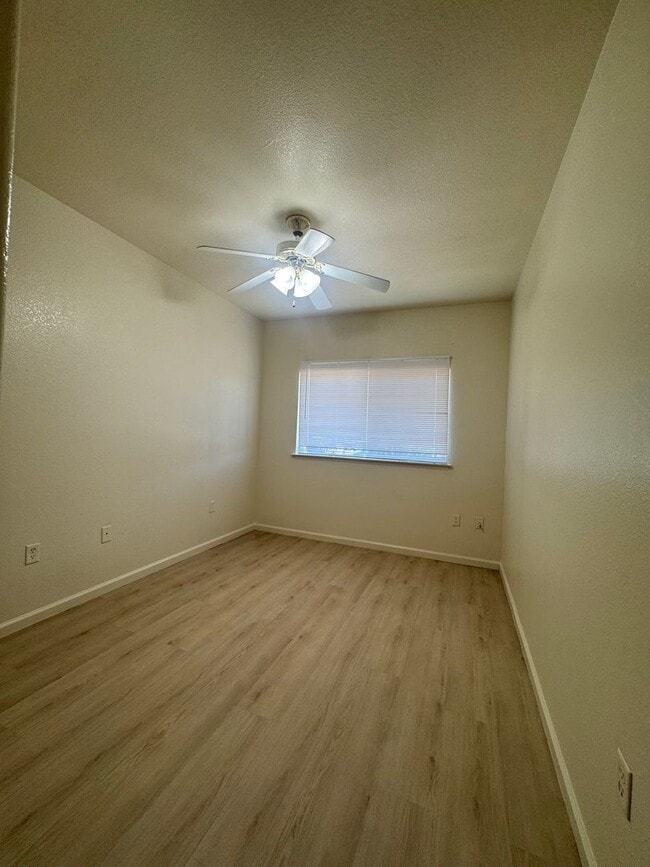 Building Photo - Charming 4-bedroom, 2-bath home in a conve...