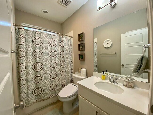 Building Photo - 402 Parkwest Cove