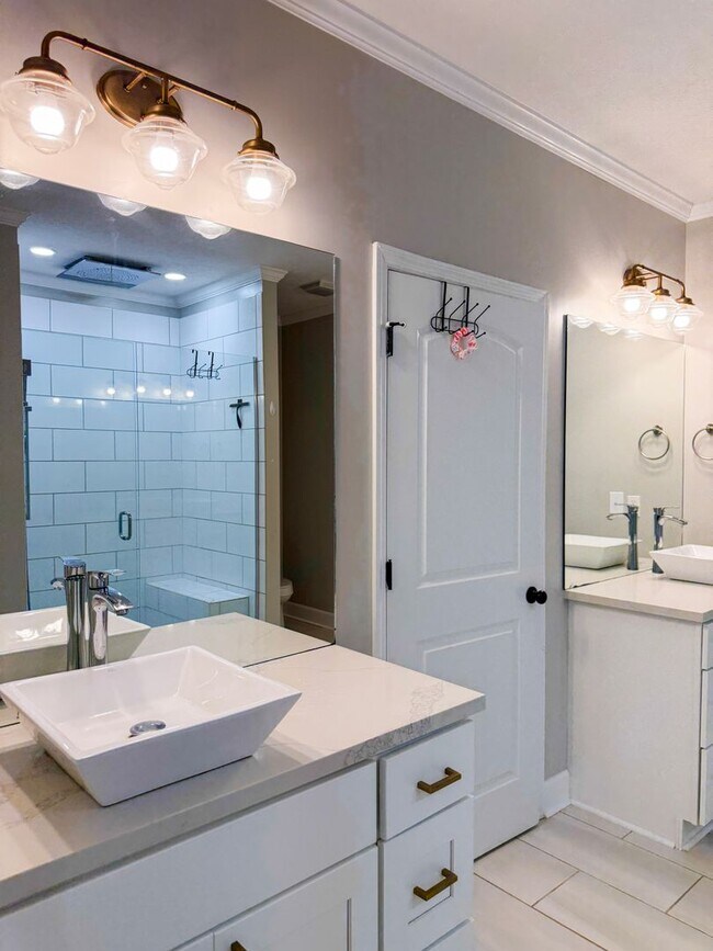 Building Photo - Beautifully Designed Home with Luxury Features – $2,400/Month