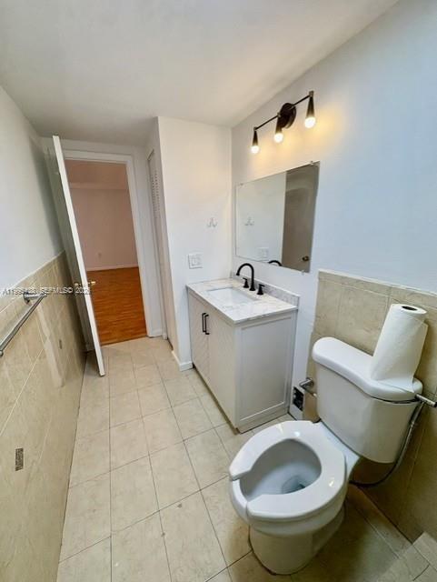 Building Photo - 9351 Fontainebleau Blvd