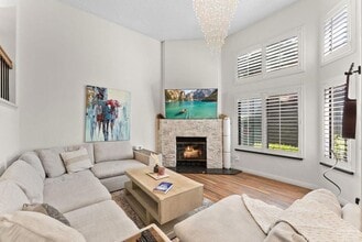 Building Photo - 3 Bedroom Townhouse
