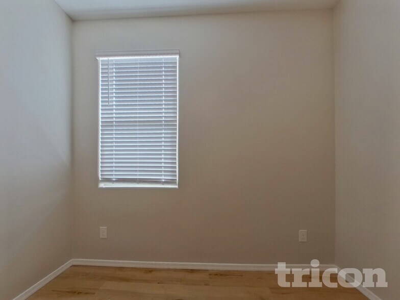 Building Photo - 31062 W Mulberry Dr