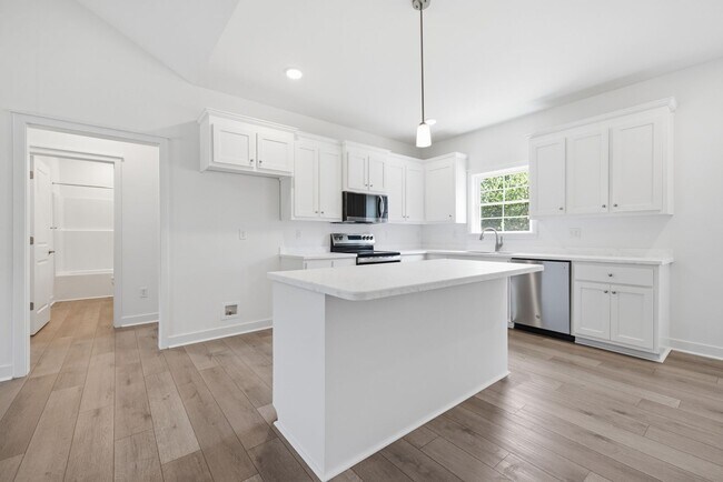 Building Photo - 21161 Baileys Ln