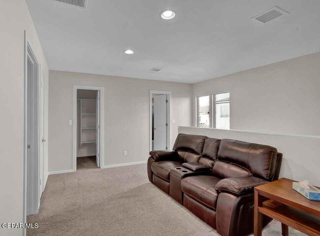 Building Photo - 4016 Camelot Heights Dr