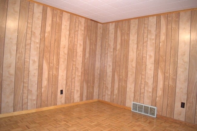 Building Photo - Marvelous 4 Bed 2.5 Bath House In Quarry H...