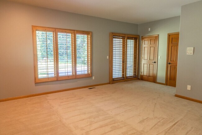 Building Photo - 4bd/3.75ba Woodinville Home