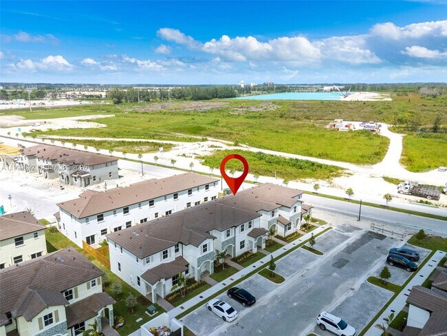 Building Photo - 2661 SE 28th St