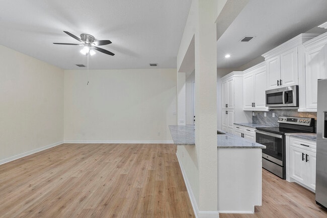 Building Photo - 8332 NW 7th Ct
